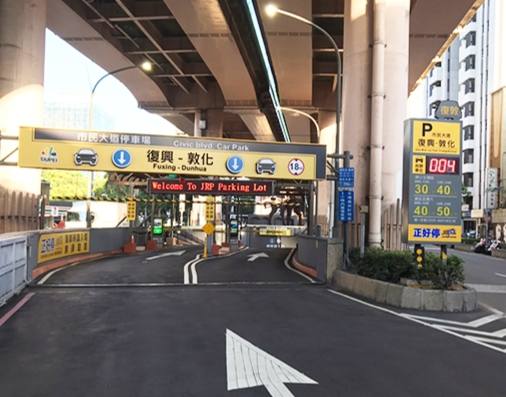 向上市場停車場